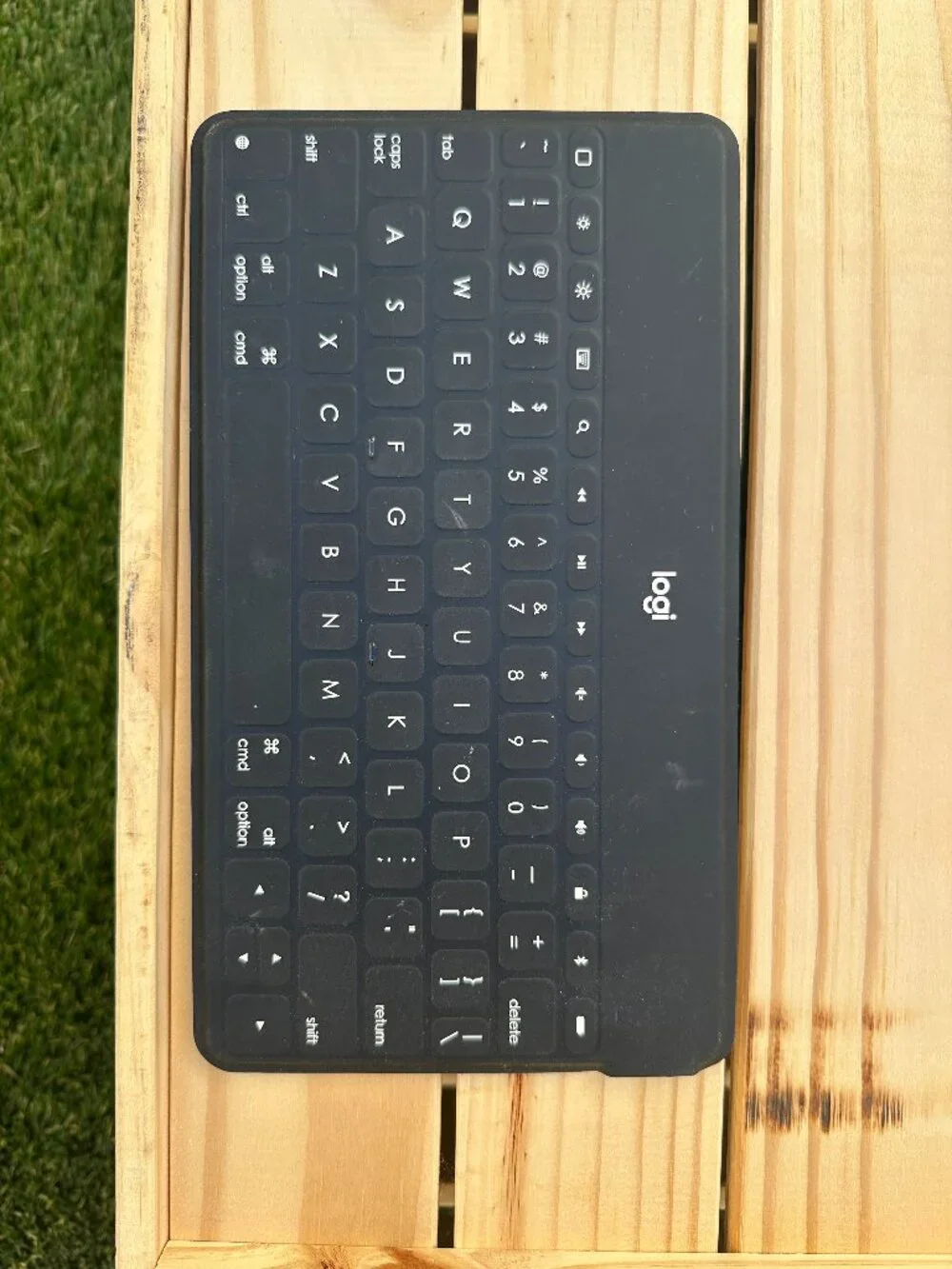 Logitech Keys-To-Go Ultra-Portable Wireless Bluetooth Keyboard